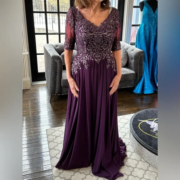 Elegant Purple Evening Gown - Picture 1 of 9